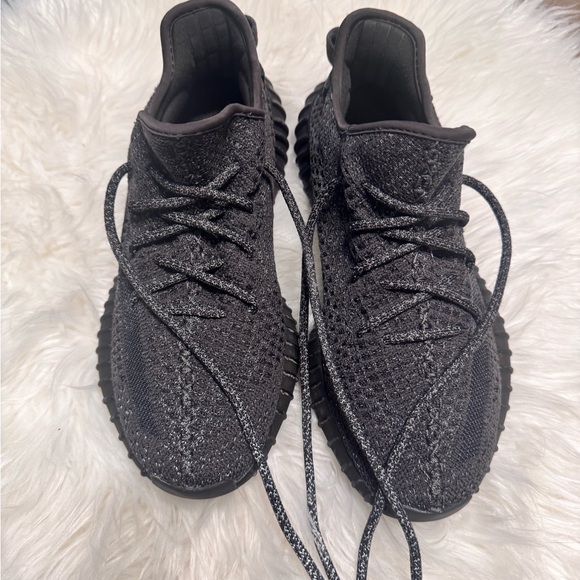 Sleek Black Knit Men's Sneakers - Picture 12 of 12